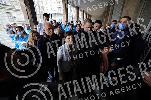 The Serbian Progressive Party handed over the list for the parliamentary elections to Aleksandar Vucic - Together we can do all the certified statements of the voters who support it, today, February 16, 2022. year, at 15 o'clock, at the headquarters 