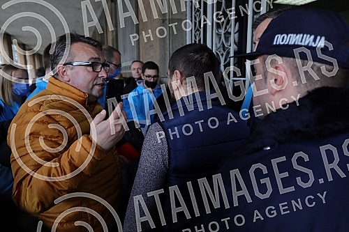 The Serbian Progressive Party handed over the list for the parliamentary elections to Aleksandar Vucic - Together we can do all the certified statements of the voters who support it, today, February 16, 2022. year, at 15 o'clock, at the headquarters 