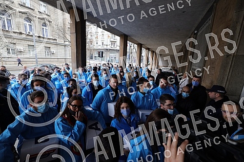 The Serbian Progressive Party handed over the list for the parliamentary elections to Aleksandar Vucic - Together we can do all the certified statements of the voters who support it, today, February 16, 2022. year, at 15 o'clock, at the headquarters 