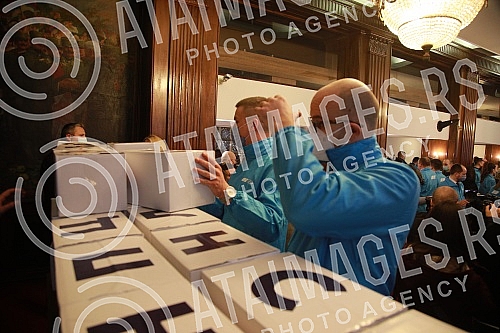 The Serbian Progressive Party handed over the list for the parliamentary elections to Aleksandar Vucic - Together we can do all the certified statements of the voters who support it, today, February 16, 2022. year, at 15 o'clock, at the headquarters 