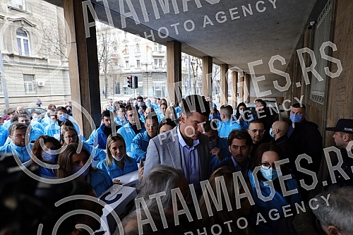 The Serbian Progressive Party handed over the list for the parliamentary elections to Aleksandar Vucic - Together we can do all the certified statements of the voters who support it, today, February 16, 2022. year, at 15 o'clock, at the headquarters 