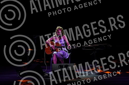 American alternative rock star, Kristin Hersh, held her first concert in Serbia, in the American Hall of the Belgrade Youth Center.Americka alternativna rok zvezda, Kristin Hersh, odrzala je svoj prvi koncert u Srbiji, u sali Amerikana Doma omladin