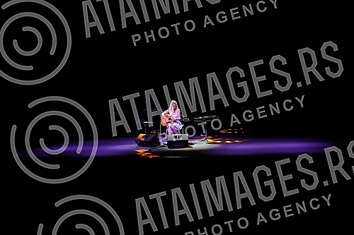 American alternative rock star, Kristin Hersh, held her first concert in Serbia, in the American Hall of the Belgrade Youth Center.Americka alternativna rok zvezda, Kristin Hersh, odrzala je svoj prvi koncert u Srbiji, u sali Amerikana Doma omladin