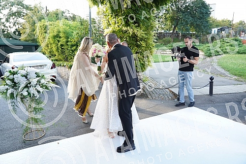The daughter of singer Mira Skoric and surgeon Vasa Jeremic, Milica Jeremic married her longtime boyfriend Sebastijan, and the celebration was held at the Frans restaurant.Cerka pevacice Mire Skoric i hiurga Vase Jeremica, Milica Jeremic udala se d