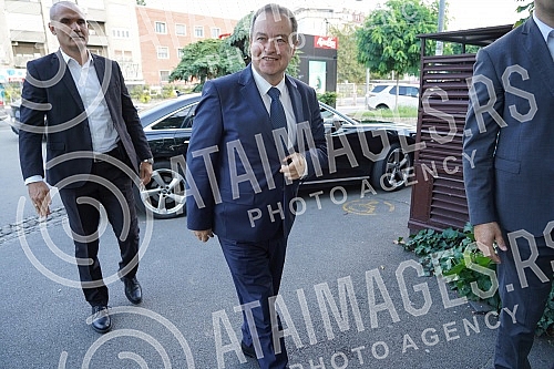 The daughter of singer Mira Skoric and surgeon Vasa Jeremic, Milica Jeremic married her longtime boyfriend Sebastijan, and the celebration was held at the Frans restaurant.Cerka pevacice Mire Skoric i hiurga Vase Jeremica, Milica Jeremic udala se d