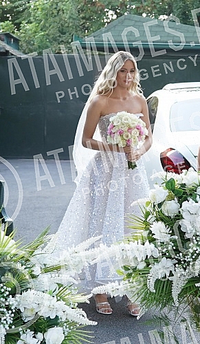 The daughter of singer Mira Skoric and surgeon Vasa Jeremic, Milica Jeremic married her longtime boyfriend Sebastijan, and the celebration was held at the Frans restaurant.Cerka pevacice Mire Skoric i hiurga Vase Jeremica, Milica Jeremic udala se d