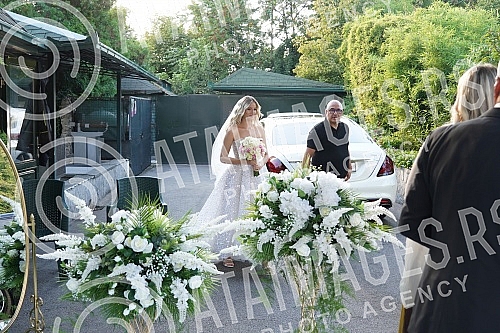 The daughter of singer Mira Skoric and surgeon Vasa Jeremic, Milica Jeremic married her longtime boyfriend Sebastijan, and the celebration was held at the Frans restaurant.Cerka pevacice Mire Skoric i hiurga Vase Jeremica, Milica Jeremic udala se d