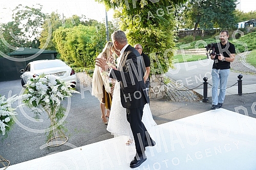 The daughter of singer Mira Skoric and surgeon Vasa Jeremic, Milica Jeremic married her longtime boyfriend Sebastijan, and the celebration was held at the Frans restaurant.Cerka pevacice Mire Skoric i hiurga Vase Jeremica, Milica Jeremic udala se d