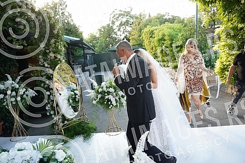 The daughter of singer Mira Skoric and surgeon Vasa Jeremic, Milica Jeremic married her longtime boyfriend Sebastijan, and the celebration was held at the Frans restaurant.Cerka pevacice Mire Skoric i hiurga Vase Jeremica, Milica Jeremic udala se d