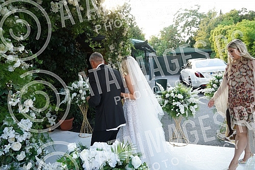 The daughter of singer Mira Skoric and surgeon Vasa Jeremic, Milica Jeremic married her longtime boyfriend Sebastijan, and the celebration was held at the Frans restaurant.Cerka pevacice Mire Skoric i hiurga Vase Jeremica, Milica Jeremic udala se d