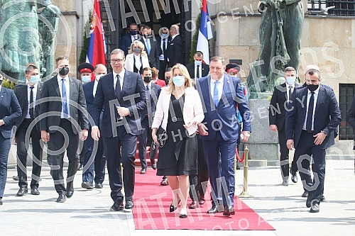 The President of Serbia, Aleksandar Vucic, paid a visit to Banja Luka, where he talked with the highest officials, attended a meeting of the High council for cooperation between RS and Serbia, and was presented with the key to the City and the Charte