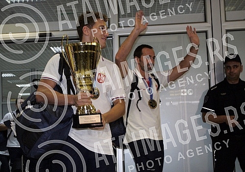 Dolazak srpske vaterpolo reprezentacije na aerodrom 