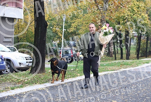 President of the Serbian right Misa Vacic on a walk with his pet Rottweiler Atila. Predsednik Srpske desnice Misa Vacic u setnji sa ljubimcem rotvajlerom Atilom.