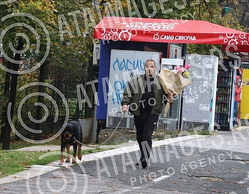 President of the Serbian right Misa Vacic on a walk with his pet Rottweiler Atila. Predsednik Srpske desnice Misa Vacic u setnji sa ljubimcem rotvajlerom Atilom.