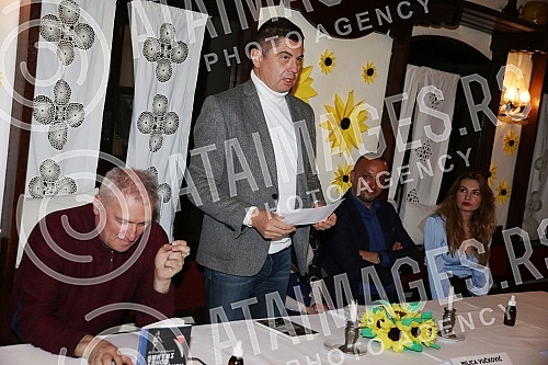 In the restaurant Tri sesira, the Vital Award Golden Sunflower for 2021 was awarded to Milica Vuckovic for the novel The Fatal Outcome of Athletic Injuries, published by the Booka publishing house.U restoranu Tri sesira  dodeljena je Vitalova nagra