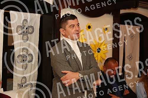 In the restaurant Tri sesira, the Vital Award Golden Sunflower for 2021 was awarded to Milica Vuckovic for the novel The Fatal Outcome of Athletic Injuries, published by the Booka publishing house.U restoranu Tri sesira  dodeljena je Vitalova nagra