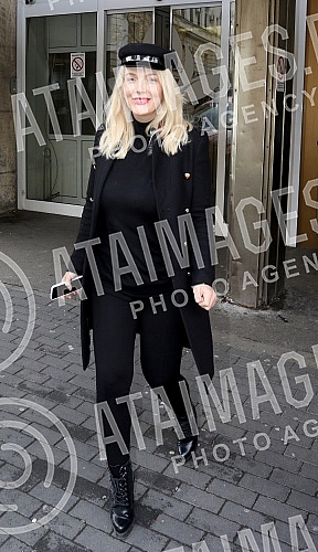 Sasa Kapor took his wife Nikolina Kovac out of the maternity ward with her daughter Nikolet.Sasa Kapor izveo je suprugu Nikolinu Kovac iz porodilista sa cerkom Nikoletom.