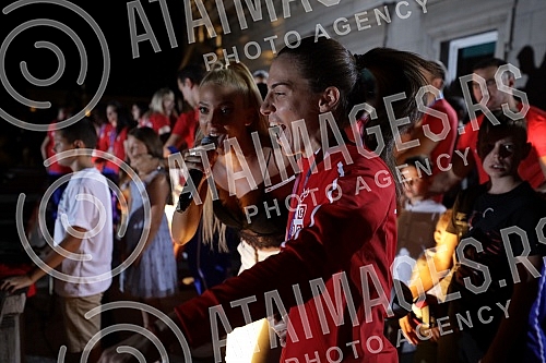 On the plateau in front of the City Assembly of Belgrade, a reception was organized for the members of the Serbian Olympic team who won nine medals at the Games in Tokyo, and the Olympians addressed the audience from the balcony of the City Assembly.
