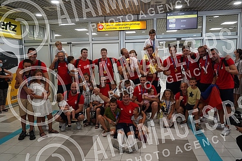 Karate player Jovana Prekovic, who won a gold medal and a gold water polo team of Serbia at the Olympic Games in Tokyo, arrived in Serbia and on that occasion a press conference was held at the Nikola Tesla Airport.Karatiskinja Jovana Prekovic koja 