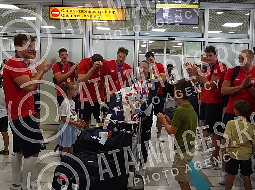 Karate player Jovana Prekovic, who won a gold medal and a gold water polo team of Serbia at the Olympic Games in Tokyo, arrived in Serbia and on that occasion a press conference was held at the Nikola Tesla Airport.Karatiskinja Jovana Prekovic koja 