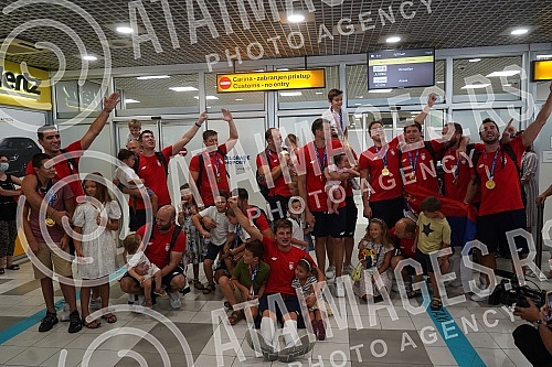 Karate player Jovana Prekovic, who won a gold medal and a gold water polo team of Serbia at the Olympic Games in Tokyo, arrived in Serbia and on that occasion a press conference was held at the Nikola Tesla Airport.Karatiskinja Jovana Prekovic koja 