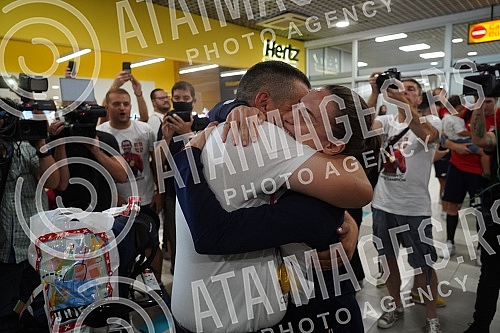 Karate player Jovana Prekovic, who won a gold medal and a gold water polo team of Serbia at the Olympic Games in Tokyo, arrived in Serbia and on that occasion a press conference was held at the Nikola Tesla Airport.Karatiskinja Jovana Prekovic koja 