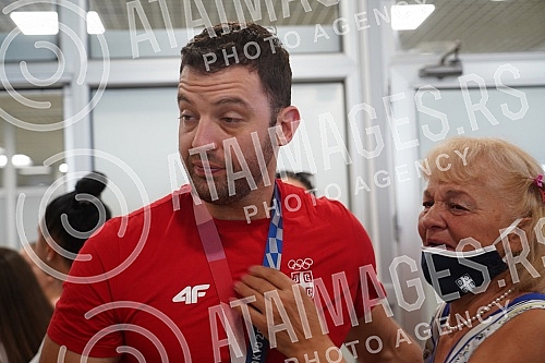 Karate player Jovana Prekovic, who won a gold medal and a gold water polo team of Serbia at the Olympic Games in Tokyo, arrived in Serbia and on that occasion a press conference was held at the Nikola Tesla Airport.Karatiskinja Jovana Prekovic koja 