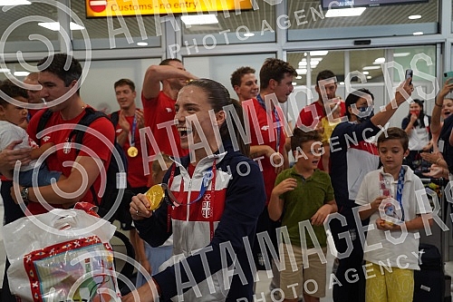 Karate player Jovana Prekovic, who won a gold medal and a gold water polo team of Serbia at the Olympic Games in Tokyo, arrived in Serbia and on that occasion a press conference was held at the Nikola Tesla Airport.Karatiskinja Jovana Prekovic koja 