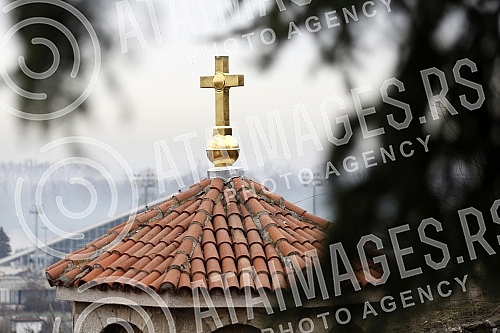 Members of the Royal Order of the Knights swam for an honorary cross on the edge of the Sava River to the Danube.Clanovi kraljevskog Reda Vitezova su plivali za casni krst na uscu reka Save u Dunav. 