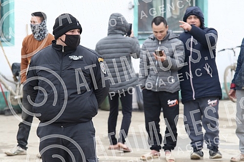 About 500 workers from Vietnam are housed in an improvised settlement near the Linglong construction site in Zrenjanin in overcrowded barracks and extremely inhumane conditions.Oko 500 radnika iz Vijetnama smesteno je u improvizovanom naselju u bli