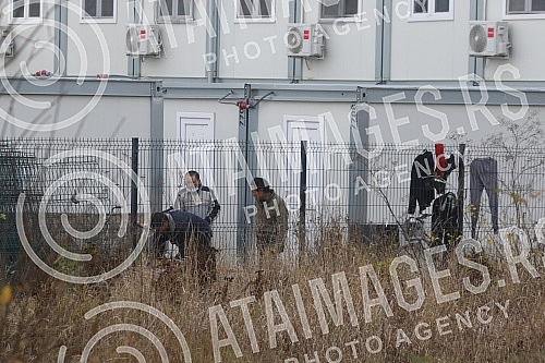 About 500 workers from Vietnam are housed in an improvised settlement near the Linglong construction site in Zrenjanin in overcrowded barracks and extremely inhumane conditions.Oko 500 radnika iz Vijetnama smesteno je u improvizovanom naselju u bli