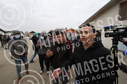 About 500 workers from Vietnam are housed in an improvised settlement near the Linglong construction site in Zrenjanin in overcrowded barracks and extremely inhumane conditions.Oko 500 radnika iz Vijetnama smesteno je u improvizovanom naselju u bli