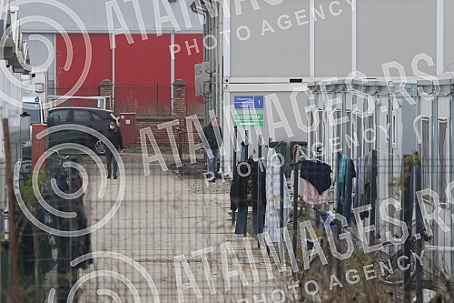 About 500 workers from Vietnam are housed in an improvised settlement near the Linglong construction site in Zrenjanin in overcrowded barracks and extremely inhumane conditions.Oko 500 radnika iz Vijetnama smesteno je u improvizovanom naselju u bli