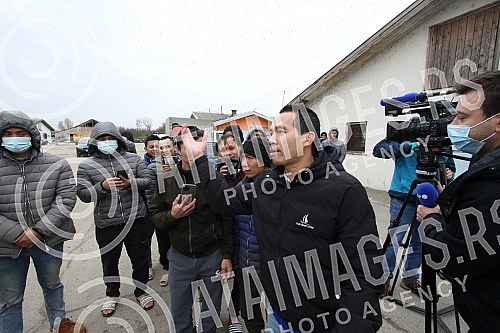 About 500 workers from Vietnam are housed in an improvised settlement near the Linglong construction site in Zrenjanin in overcrowded barracks and extremely inhumane conditions.Oko 500 radnika iz Vijetnama smesteno je u improvizovanom naselju u bli