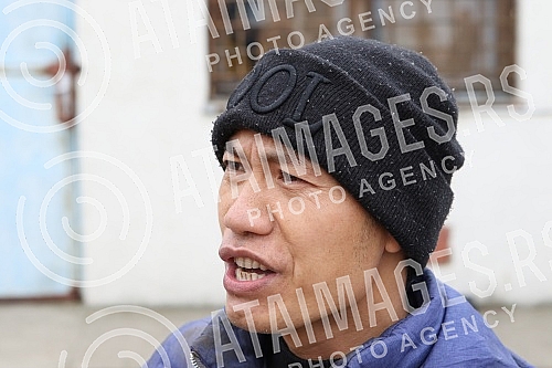 About 500 workers from Vietnam are housed in an improvised settlement near the Linglong construction site in Zrenjanin in overcrowded barracks and extremely inhumane conditions.Oko 500 radnika iz Vijetnama smesteno je u improvizovanom naselju u bli