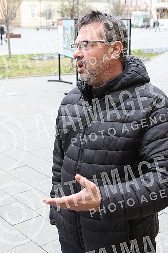 About 500 workers from Vietnam are housed in an improvised settlement near the Linglong construction site in Zrenjanin in overcrowded barracks and extremely inhumane conditions.Oko 500 radnika iz Vijetnama smesteno je u improvizovanom naselju u bli