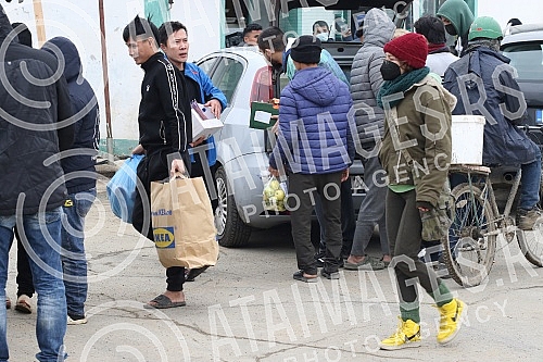 About 500 workers from Vietnam are housed in an improvised settlement near the Linglong construction site in Zrenjanin in overcrowded barracks and extremely inhumane conditions.Oko 500 radnika iz Vijetnama smesteno je u improvizovanom naselju u bli