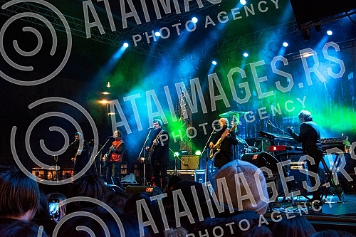 On Women's Day, March 8, the pop-rock band Bajaga and Instructors held a free concert in the low square of King Milan.Na Dan zena, 8. marta, pop-rok grupa Bajaga i instruktori odrzala je besplatan koncert na niskom trgu Kralja Milana.