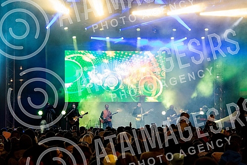 On Women's Day, March 8, the pop-rock band Bajaga and Instructors held a free concert in the low square of King Milan.Na Dan zena, 8. marta, pop-rok grupa Bajaga i instruktori odrzala je besplatan koncert na niskom trgu Kralja Milana.