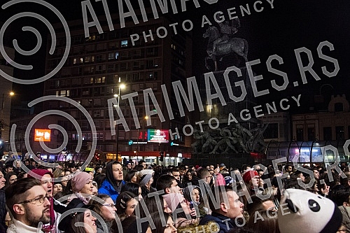 On Women's Day, March 8, the pop-rock band Bajaga and Instructors held a free concert in the low square of King Milan.Na Dan zena, 8. marta, pop-rok grupa Bajaga i instruktori odrzala je besplatan koncert na niskom trgu Kralja Milana.
