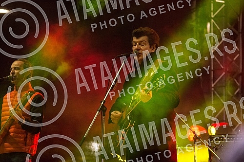 On Women's Day, March 8, the pop-rock band Bajaga and Instructors held a free concert in the low square of King Milan.Na Dan zena, 8. marta, pop-rok grupa Bajaga i instruktori odrzala je besplatan koncert na niskom trgu Kralja Milana.