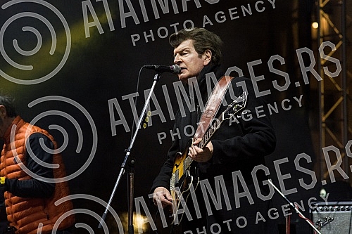 On Women's Day, March 8, the pop-rock band Bajaga and Instructors held a free concert in the low square of King Milan.Na Dan zena, 8. marta, pop-rok grupa Bajaga i instruktori odrzala je besplatan koncert na niskom trgu Kralja Milana.