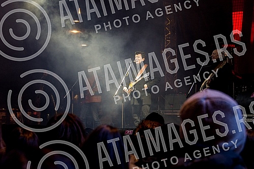 On Women's Day, March 8, the pop-rock band Bajaga and Instructors held a free concert in the low square of King Milan.Na Dan zena, 8. marta, pop-rok grupa Bajaga i instruktori odrzala je besplatan koncert na niskom trgu Kralja Milana.