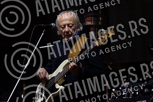 On Women's Day, March 8, the pop-rock band Bajaga and Instructors held a free concert in the low square of King Milan.Na Dan zena, 8. marta, pop-rok grupa Bajaga i instruktori odrzala je besplatan koncert na niskom trgu Kralja Milana.