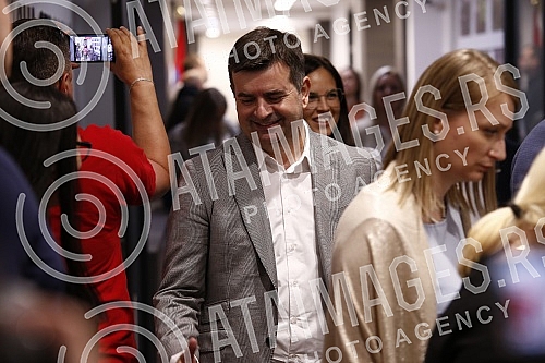 The Serbian Progressive Party is holding a session of the Presidency at the SNS headquarters, at which a decision will be made on the candidate of the Progressives for the mayor of Belgrade.Srpska napredna stranka odrzava sednicu Predsednistva  sed