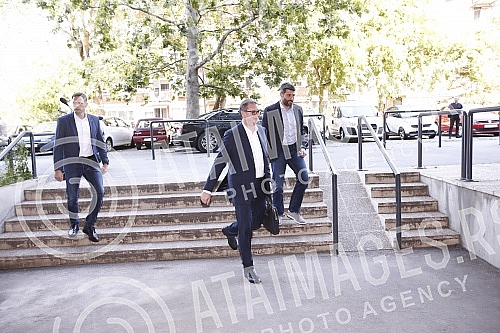 The Serbian Progressive Party is holding a session of the Presidency at the SNS headquarters, at which a decision will be made on the candidate of the Progressives for the mayor of Belgrade.Srpska napredna stranka odrzava sednicu Predsednistva  sed