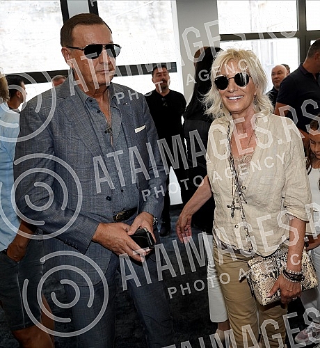 The premiere of the song and the screening of the video 