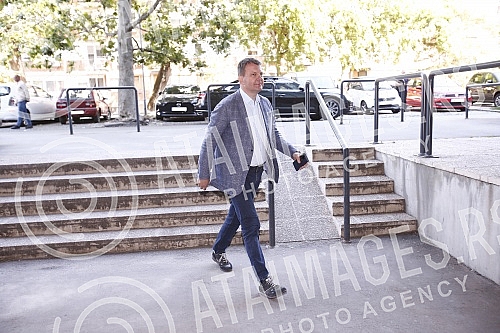 The Serbian Progressive Party is holding a session of the Presidency at the SNS headquarters, at which a decision will be made on the candidate of the Progressives for the mayor of Belgrade.Srpska napredna stranka odrzava sednicu Predsednistva  sed