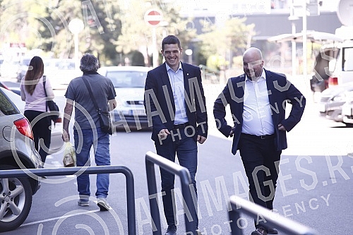 The Serbian Progressive Party is holding a session of the Presidency at the SNS headquarters, at which a decision will be made on the candidate of the Progressives for the mayor of Belgrade.Srpska napredna stranka odrzava sednicu Predsednistva  sed