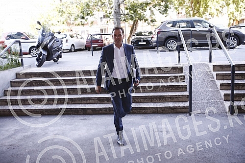 The Serbian Progressive Party is holding a session of the Presidency at the SNS headquarters, at which a decision will be made on the candidate of the Progressives for the mayor of Belgrade.Srpska napredna stranka odrzava sednicu Predsednistva  sed